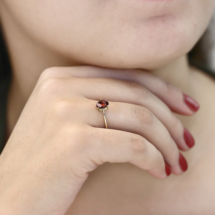 10K Yellow Gold Oval Checkerboard Red Garnet Solitaire Engagement Ring For Women (0.80 Cttw, Oval Checkerboard 7X5MM, Gemstone Birthstone, Available In Size 5, 6, 7, 8, 9)