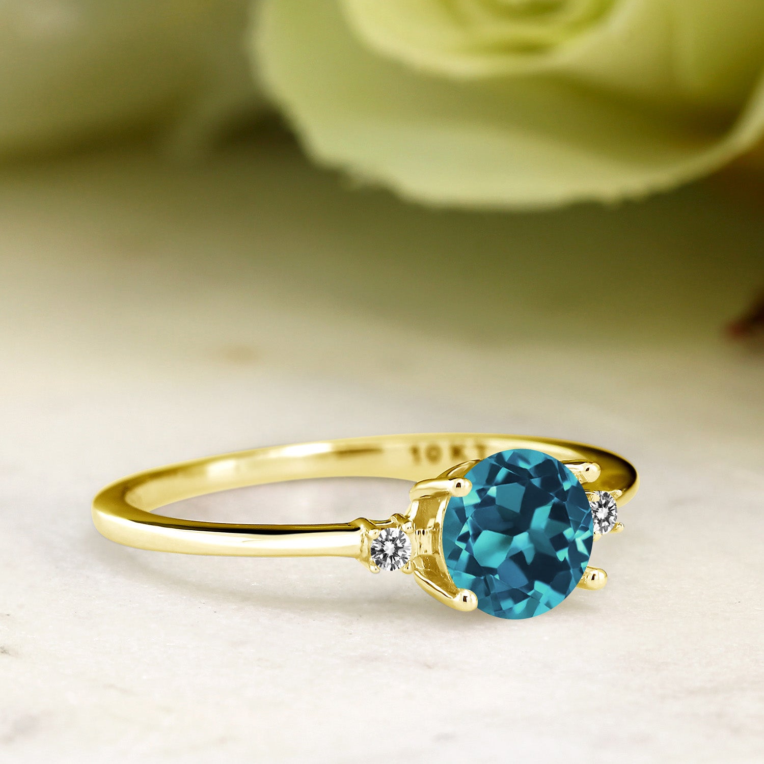 10K Yellow Gold London Blue Topaz and White Diamond Solitaire Engagement Ring For Women (0.78 Cttw, Round 6MM, Gemstone November Birthstone, Available in Size 5,6,7,8,9)