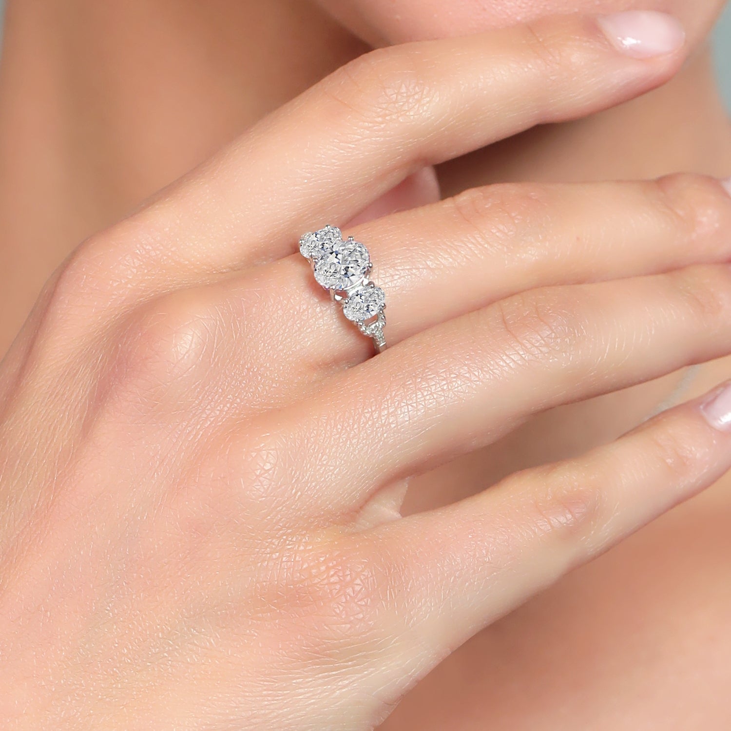 Ring in 10K White Gold