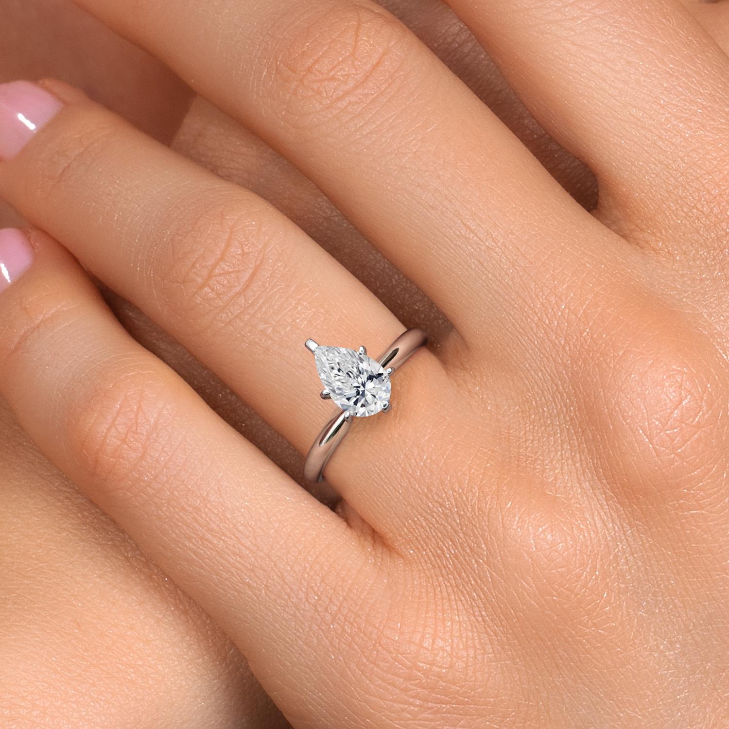 Pear Shape_Ring in 14K White Gold