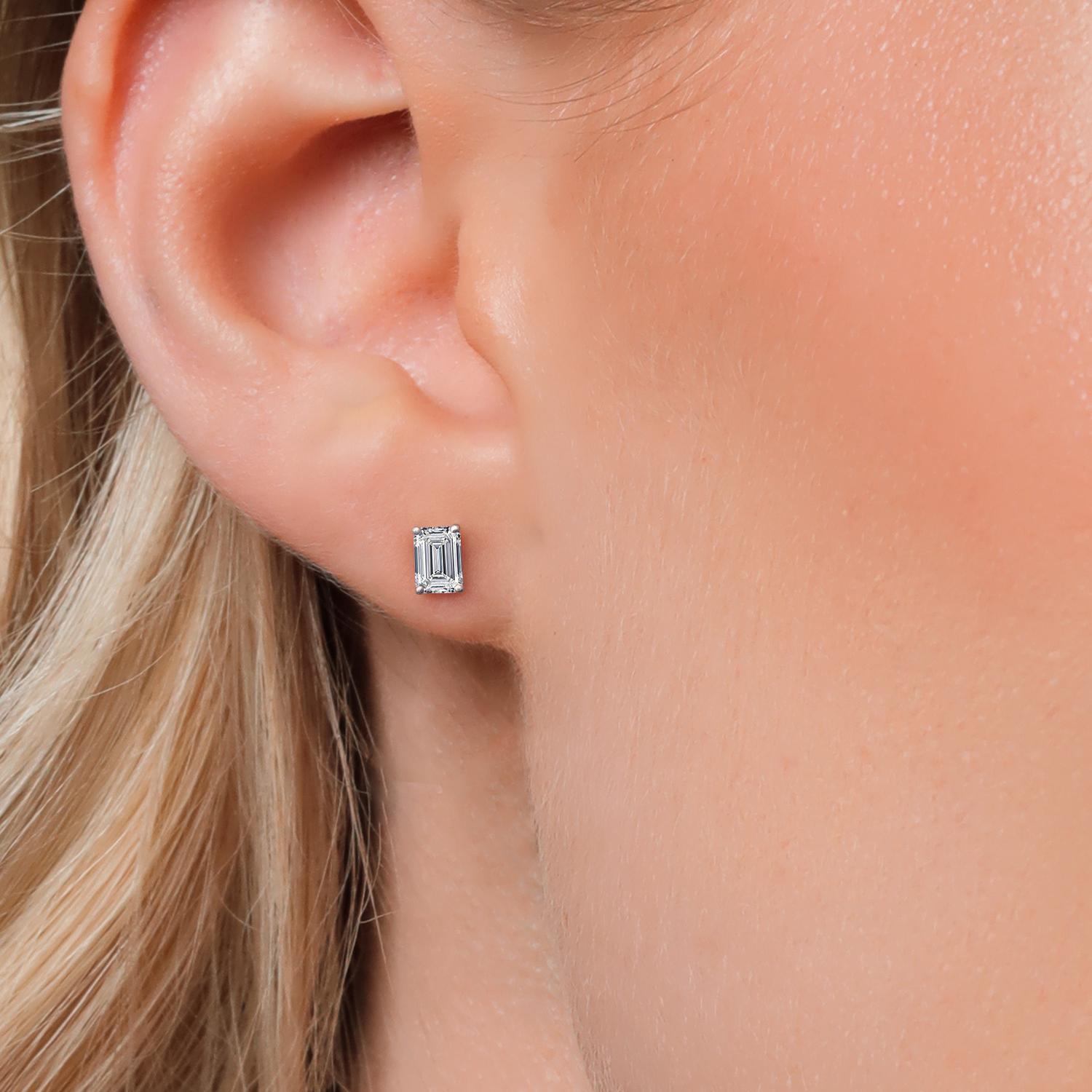 Earrings in 14K White Gold