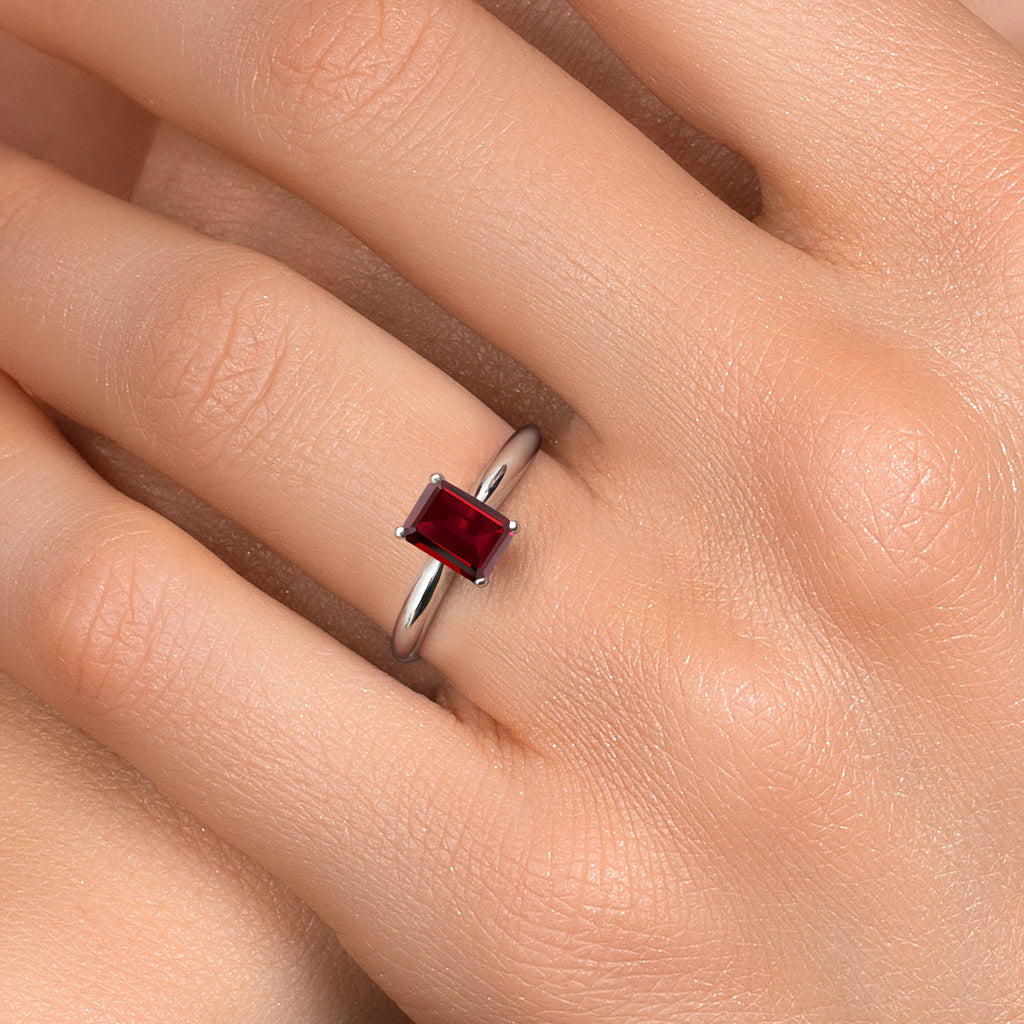 Garnet - January_6_Ring in Platinum