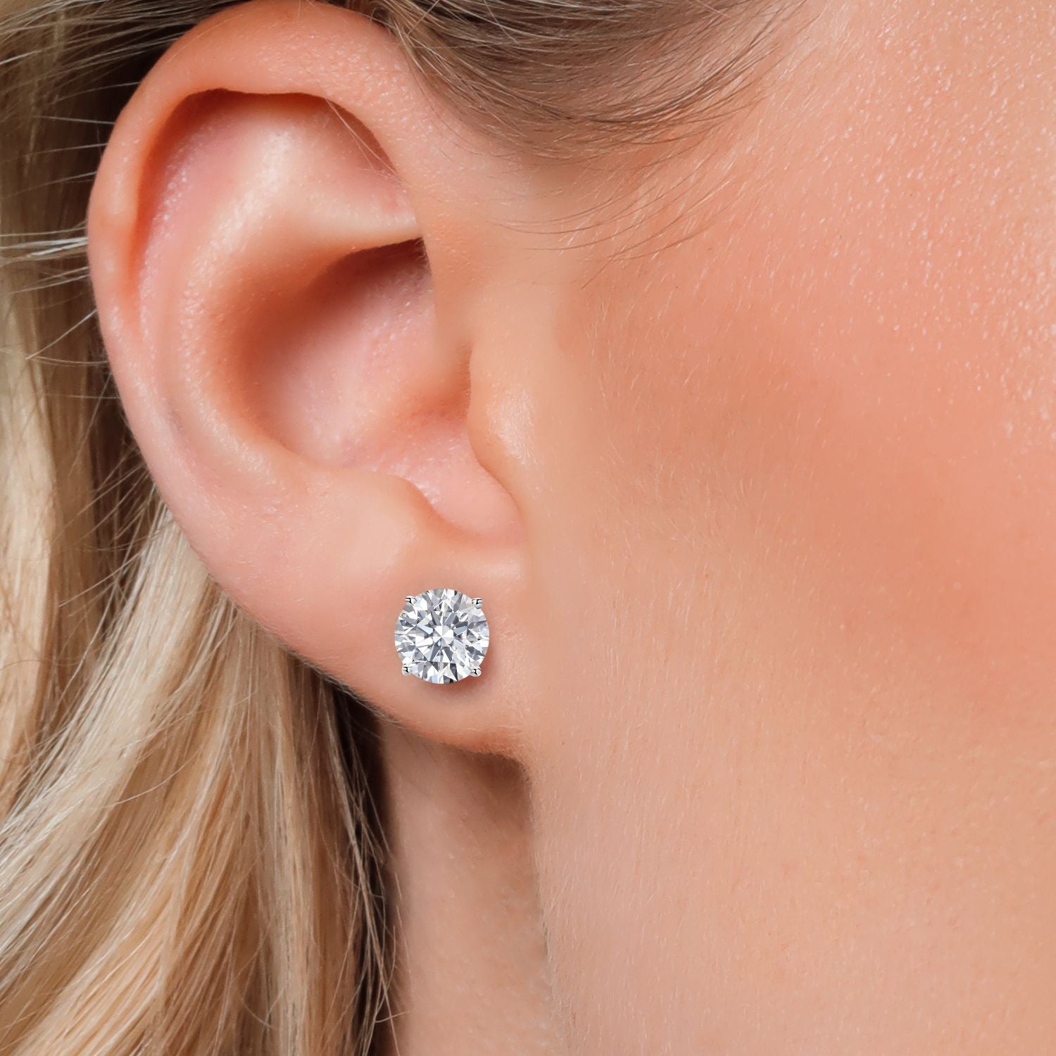 White Gold_Earrings in 14K White Gold