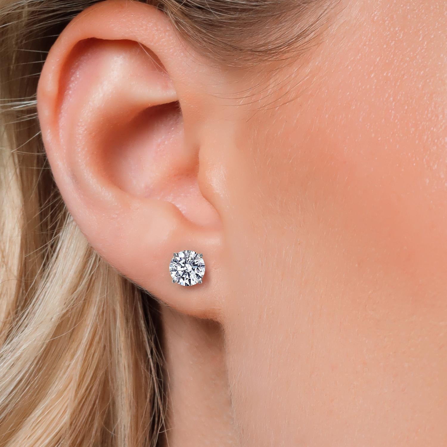 Earrings in 14K White Gold