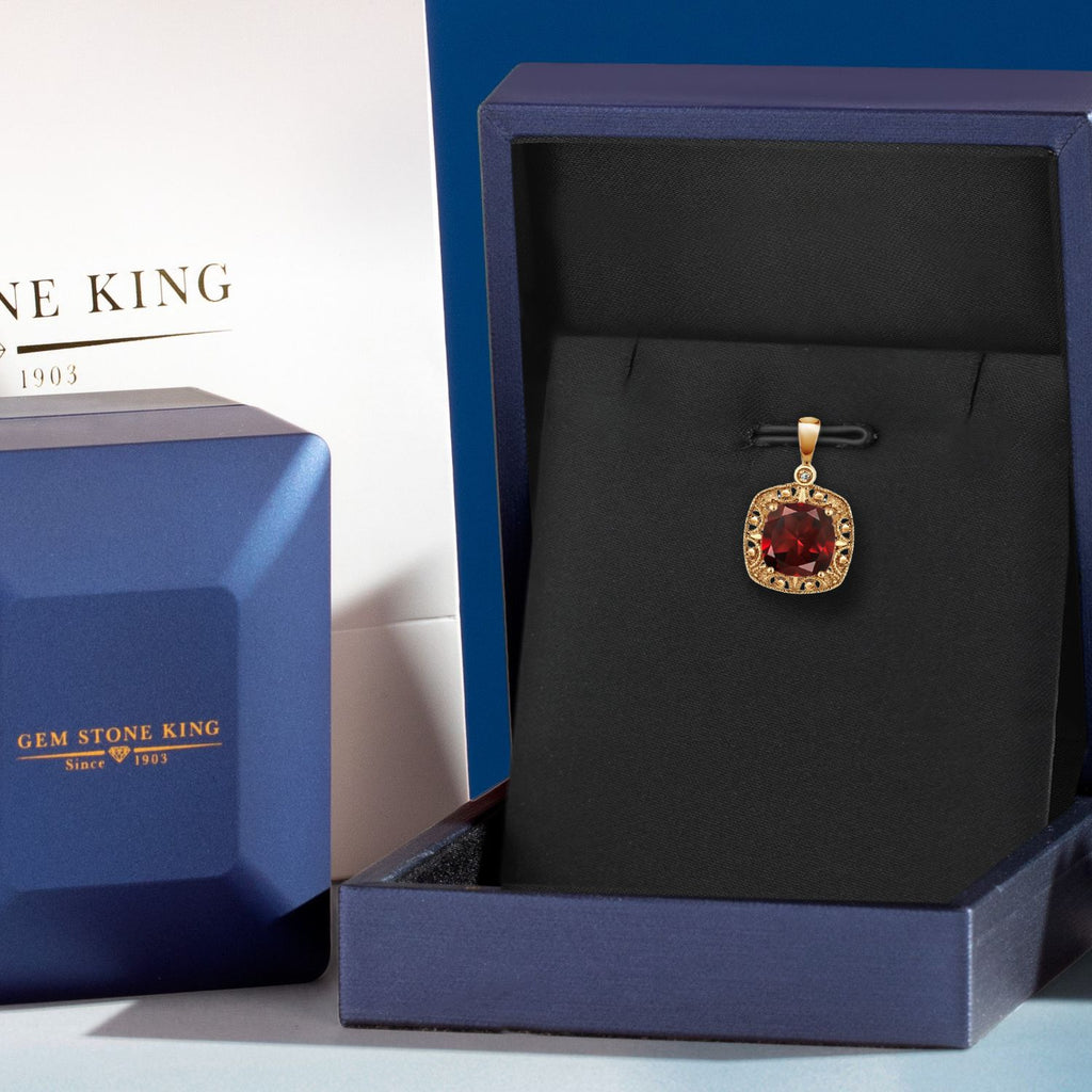 Garnet_Pendant in 10K Yellow Gold