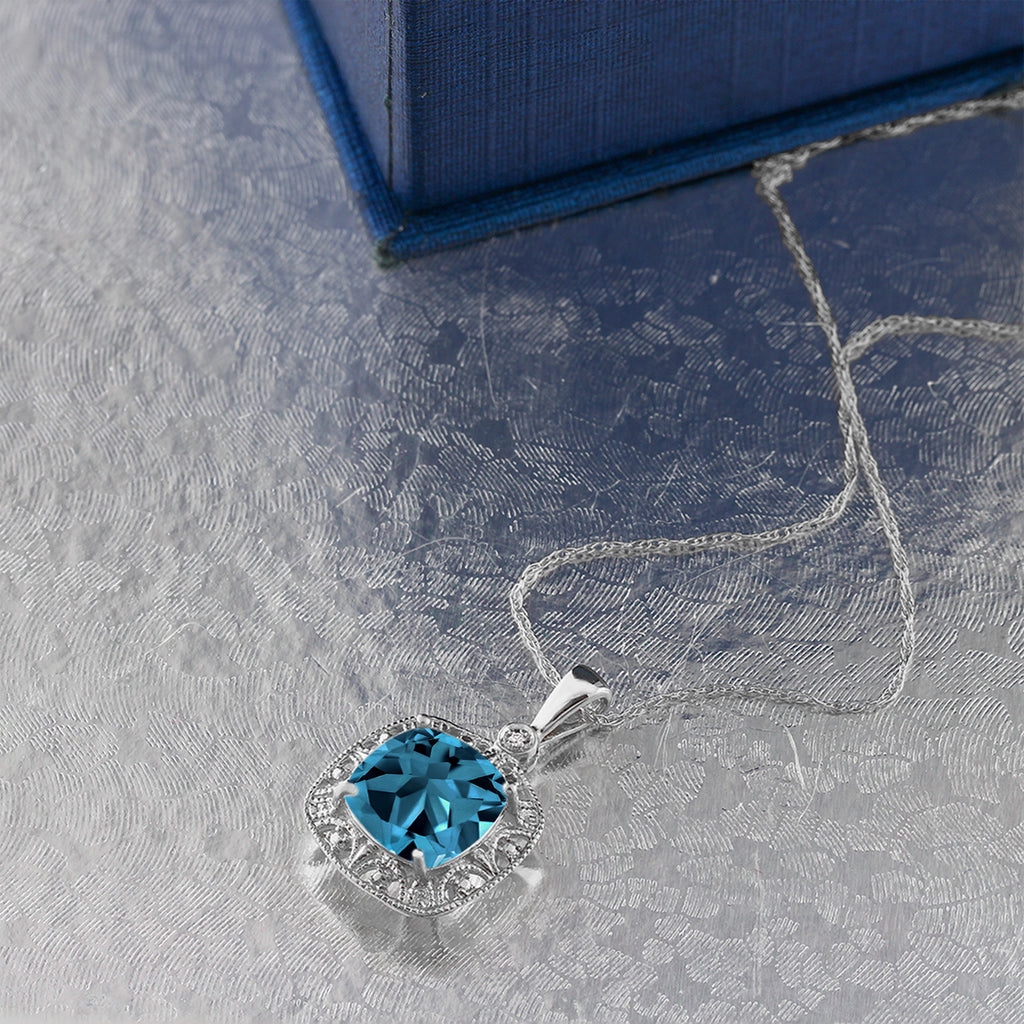 Pendant in 10K White Gold