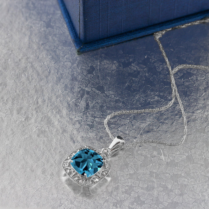 Pendant in 10K White Gold