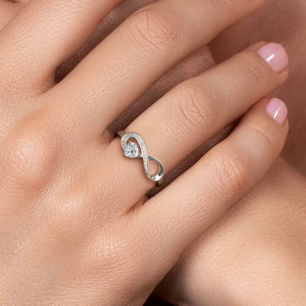 Ring in 10K White Gold