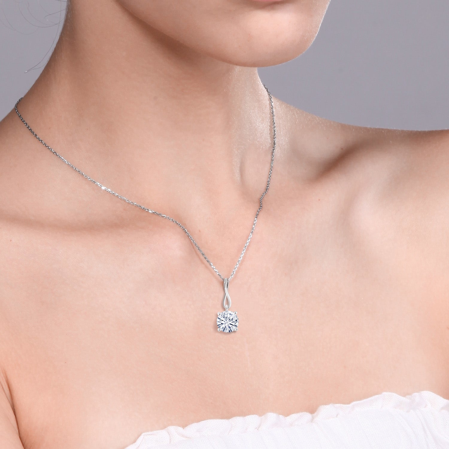Pendant in 10K White Gold