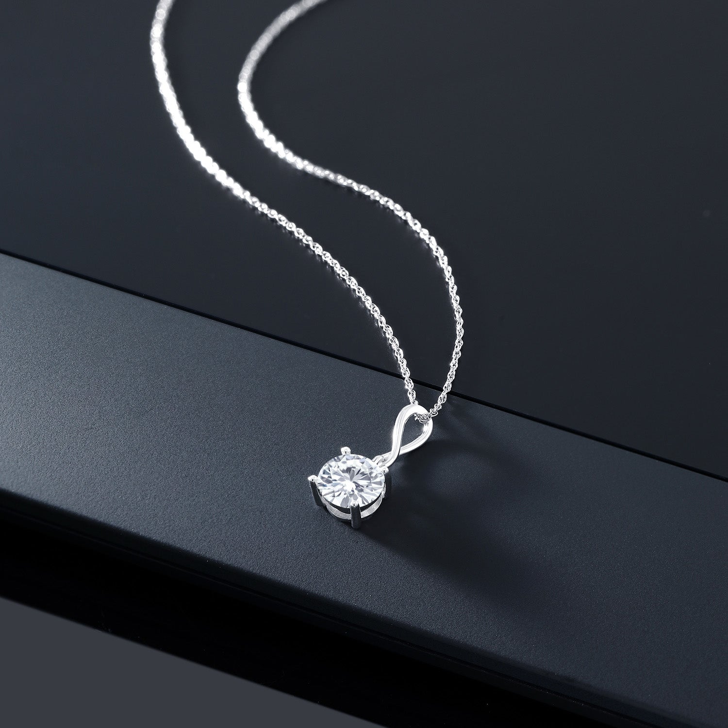 Pendant in 10K White Gold