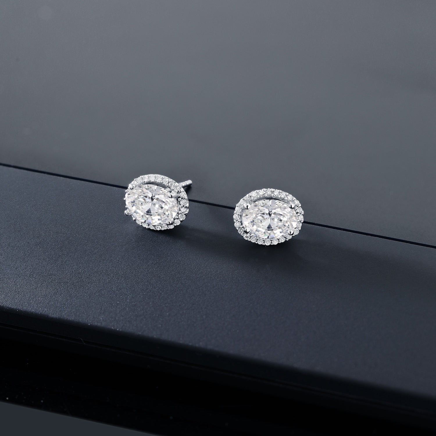 Earrings in 10K White Gold