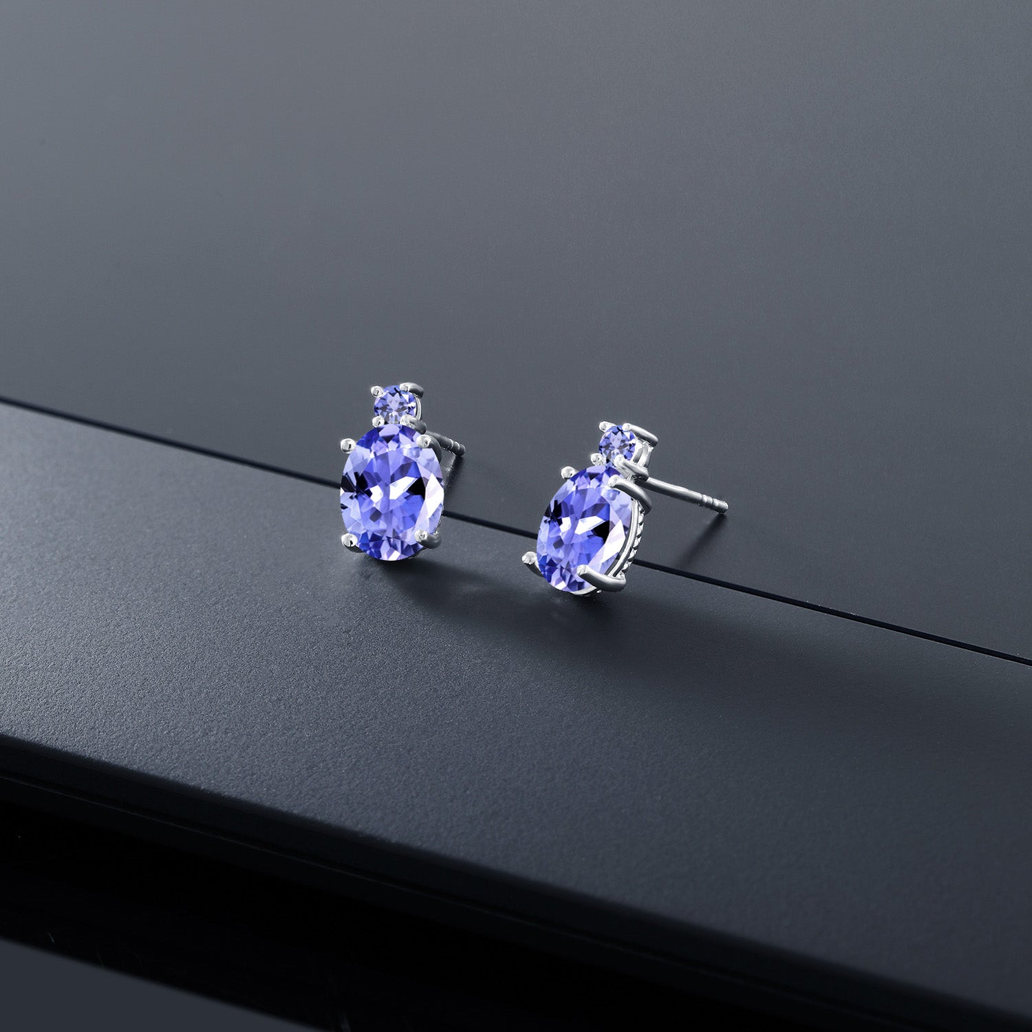 Earrings in 14K White Gold