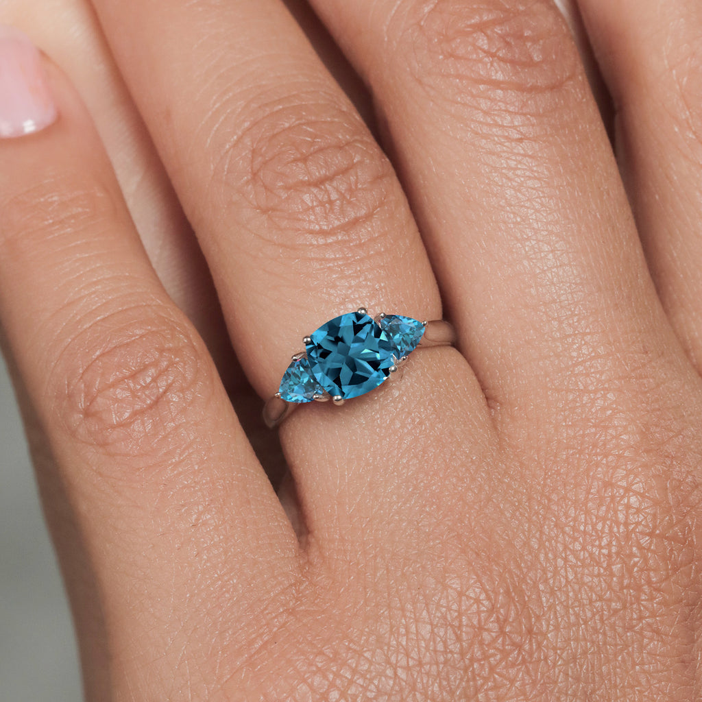 Ring in 10K White Gold