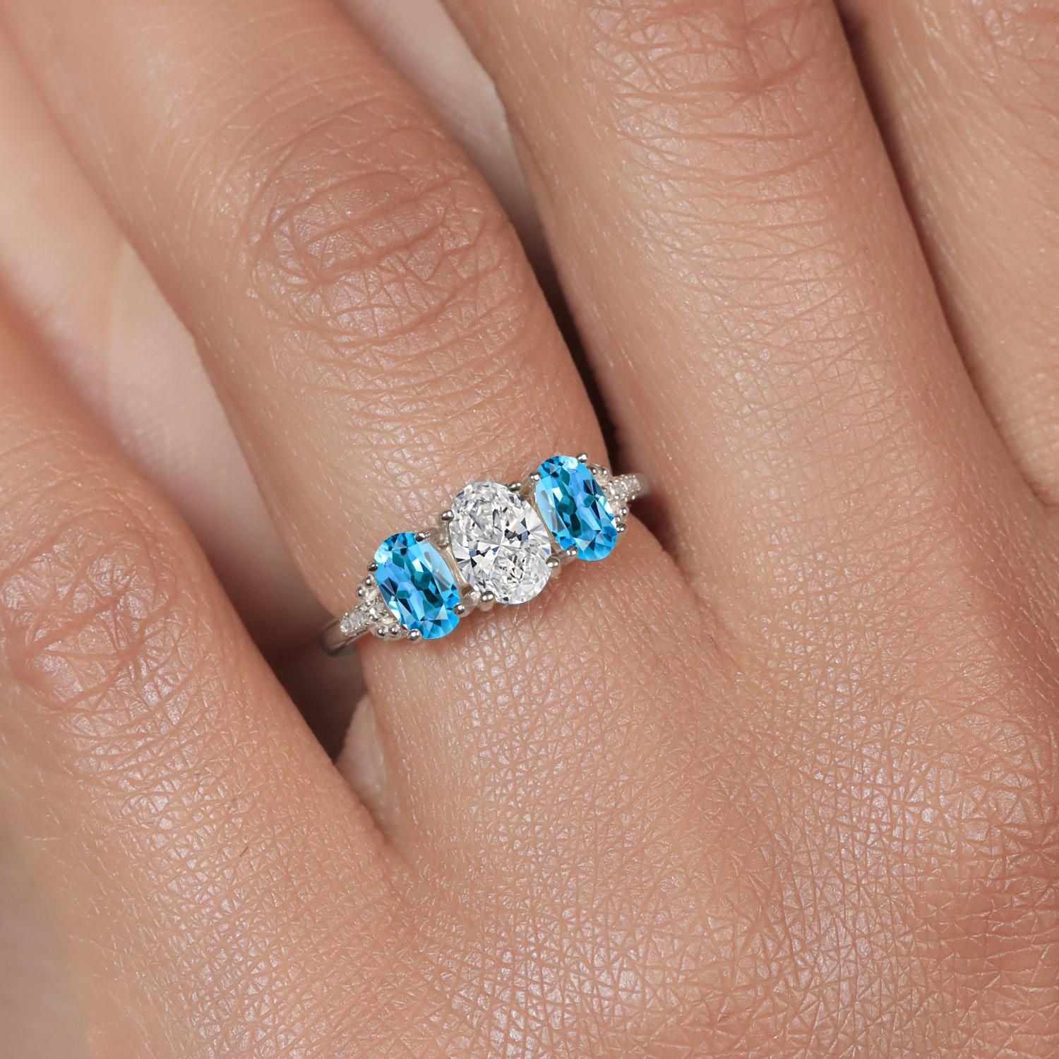 Ring in 10K White Gold