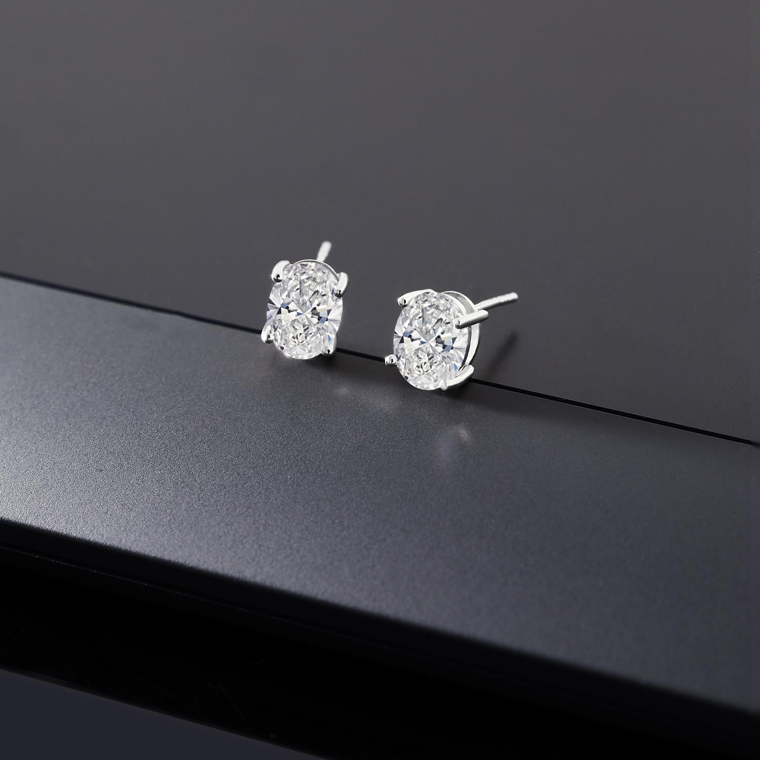 Earrings in 14K White Gold