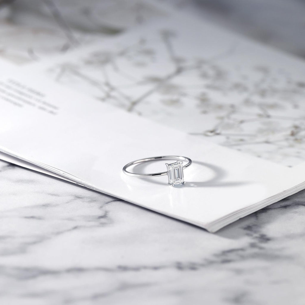 Ring in 10K White Gold