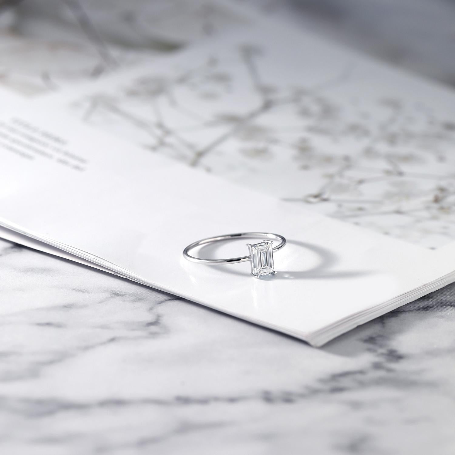 Ring in 10K White Gold