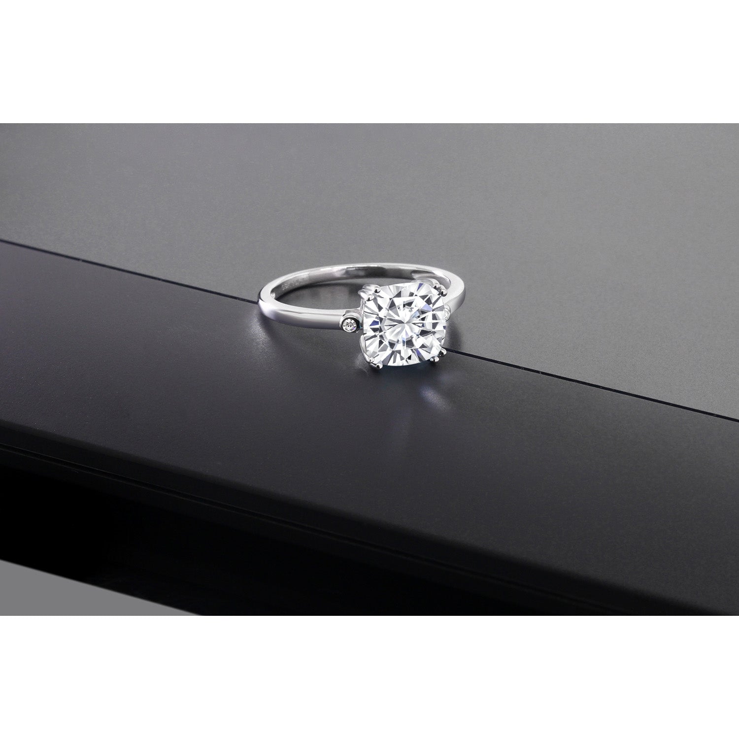 Amethyst - February_Ring in 10K White Gold