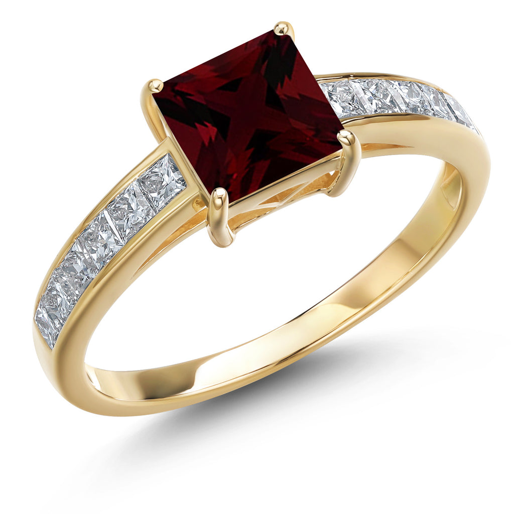 Garnet - January_8_Ring in 14K Yellow Gold