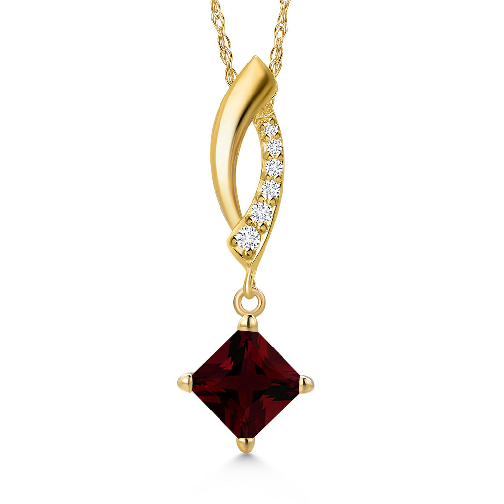 Garnet - January_Pendant in 10K Yellow Gold