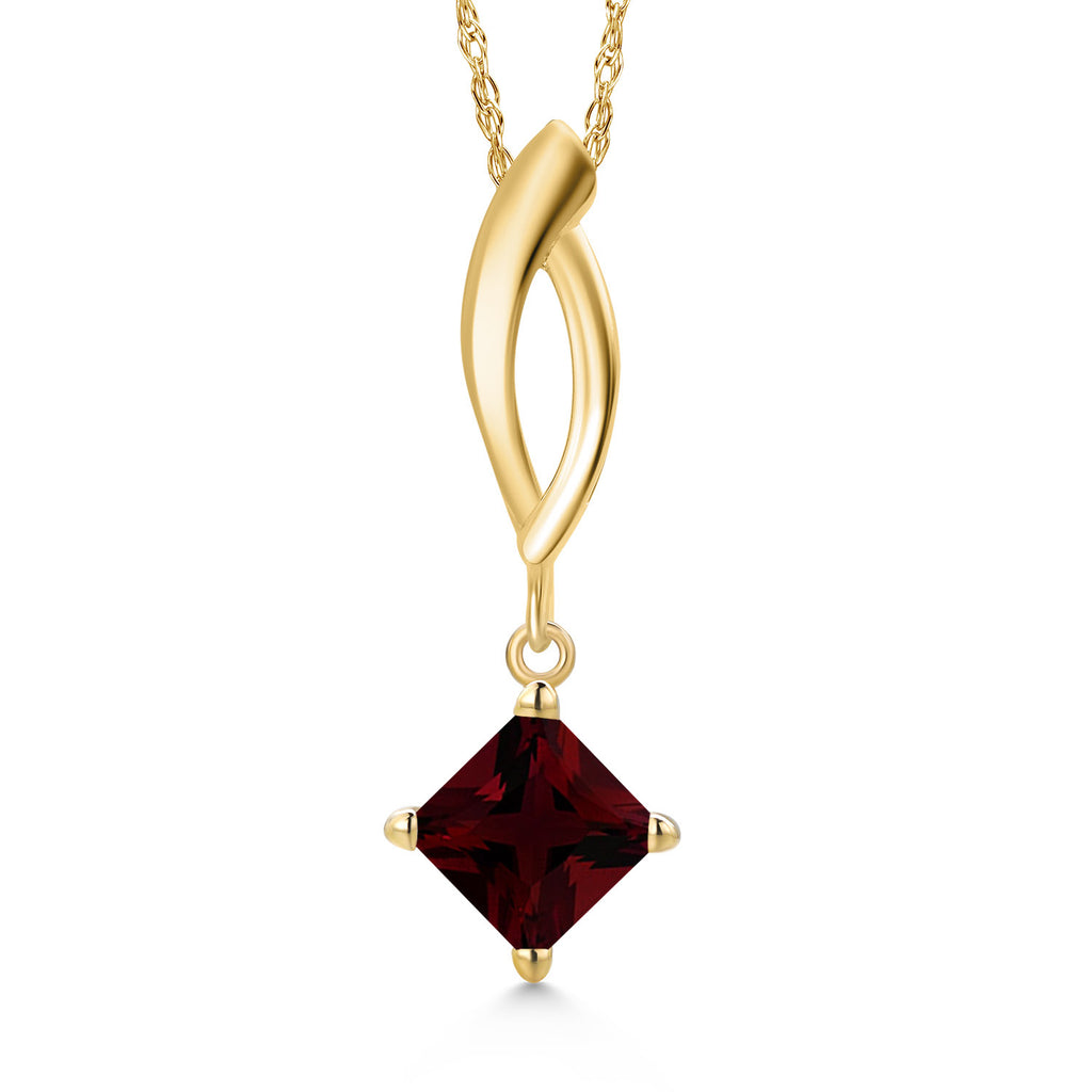 Garnet - January_Pendant in 10K Yellow Gold