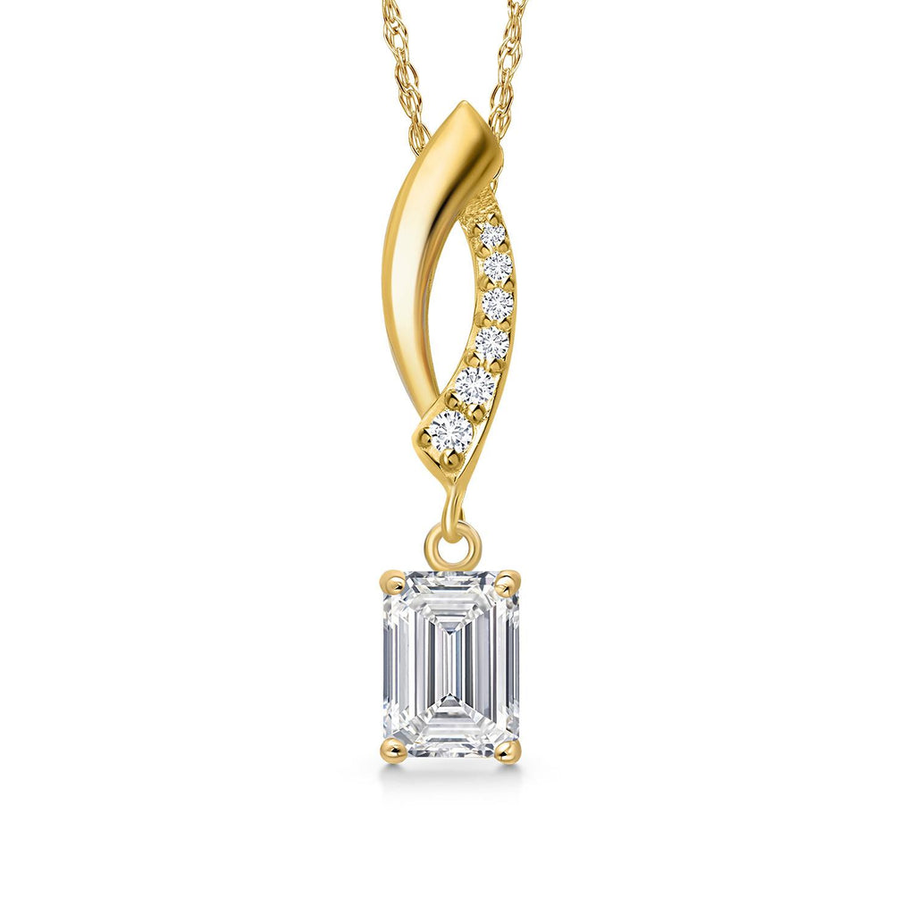 Emerald_0.7 Carats_Pendant in 10K Yellow Gold