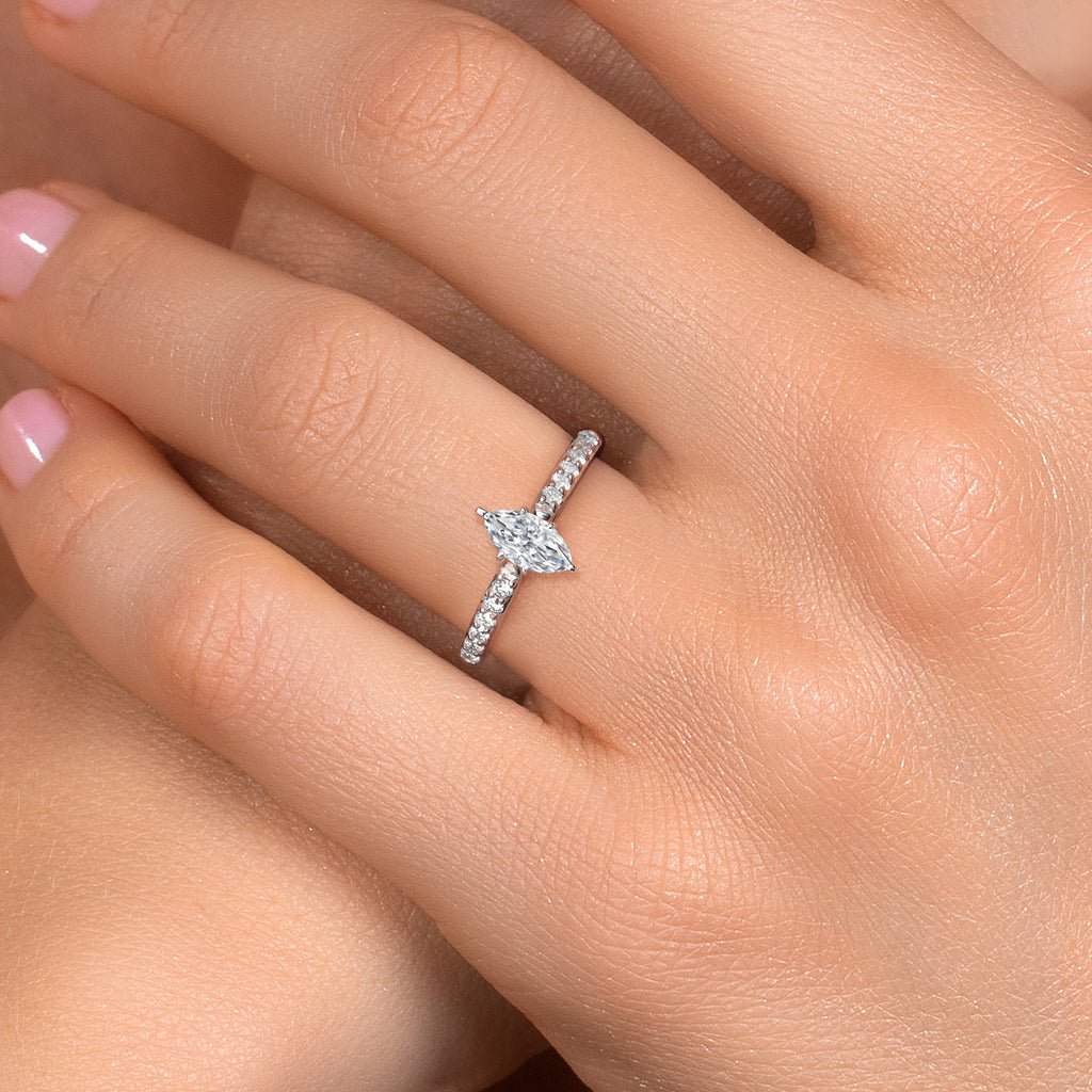 Ring in 10K White Gold