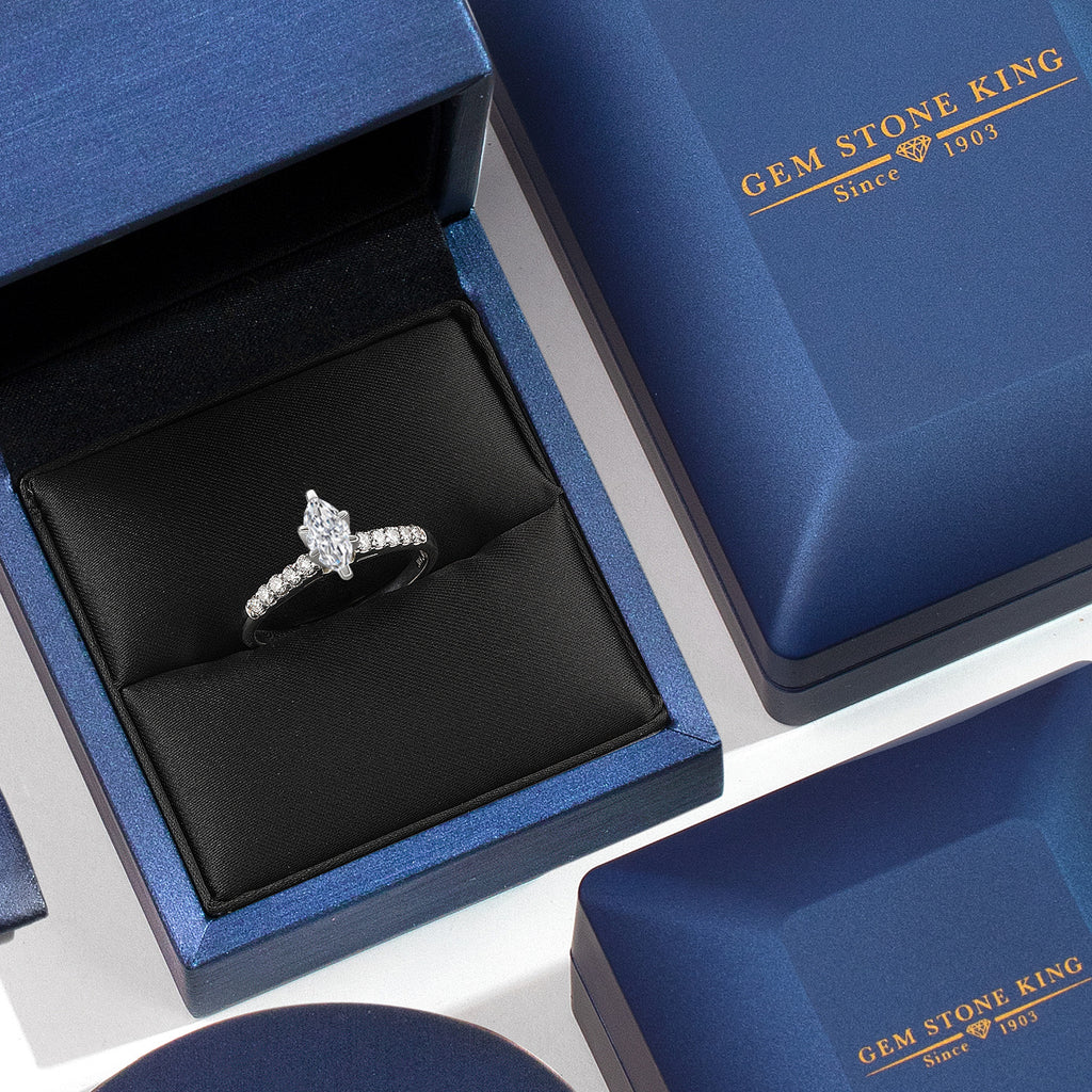 Ring in 10K White Gold