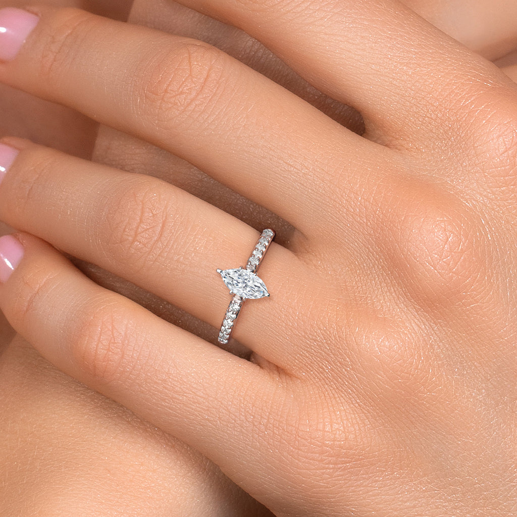 Ring in 10K White Gold