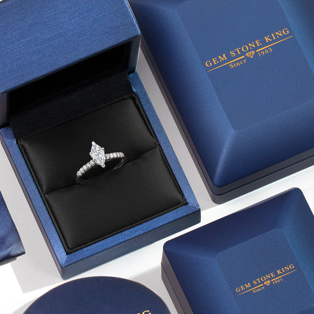 Ring in 10K White Gold