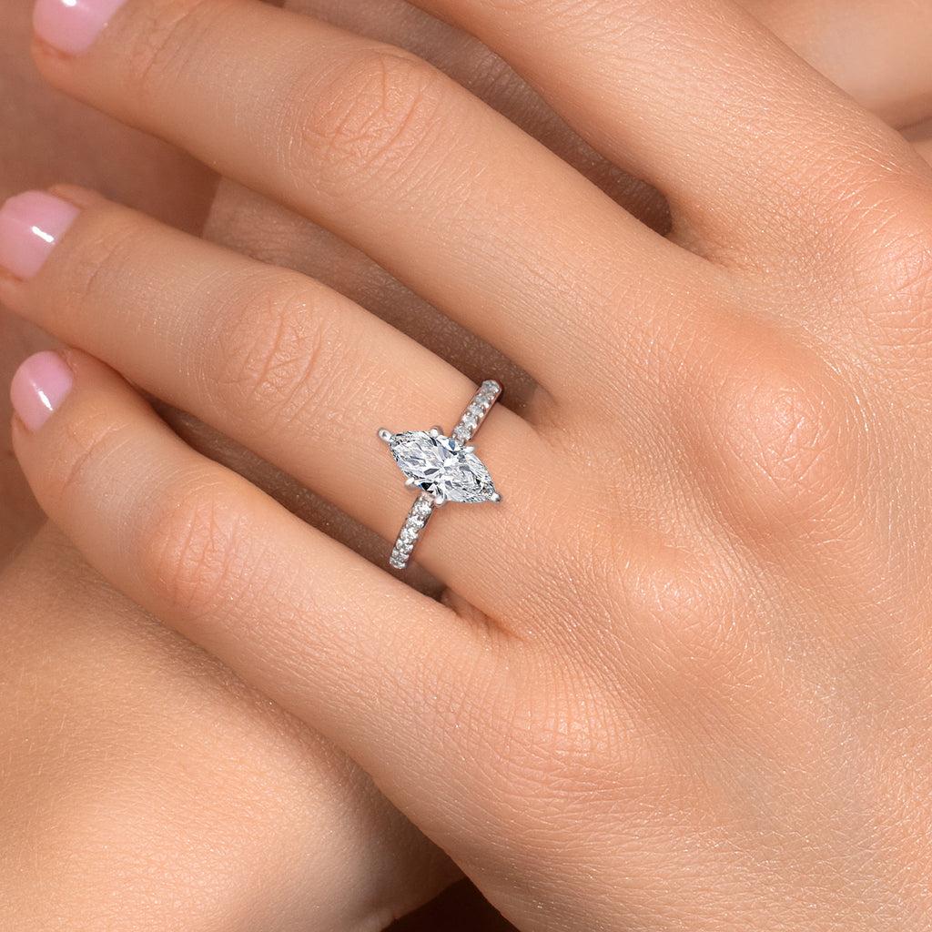 Ring in 10K White Gold