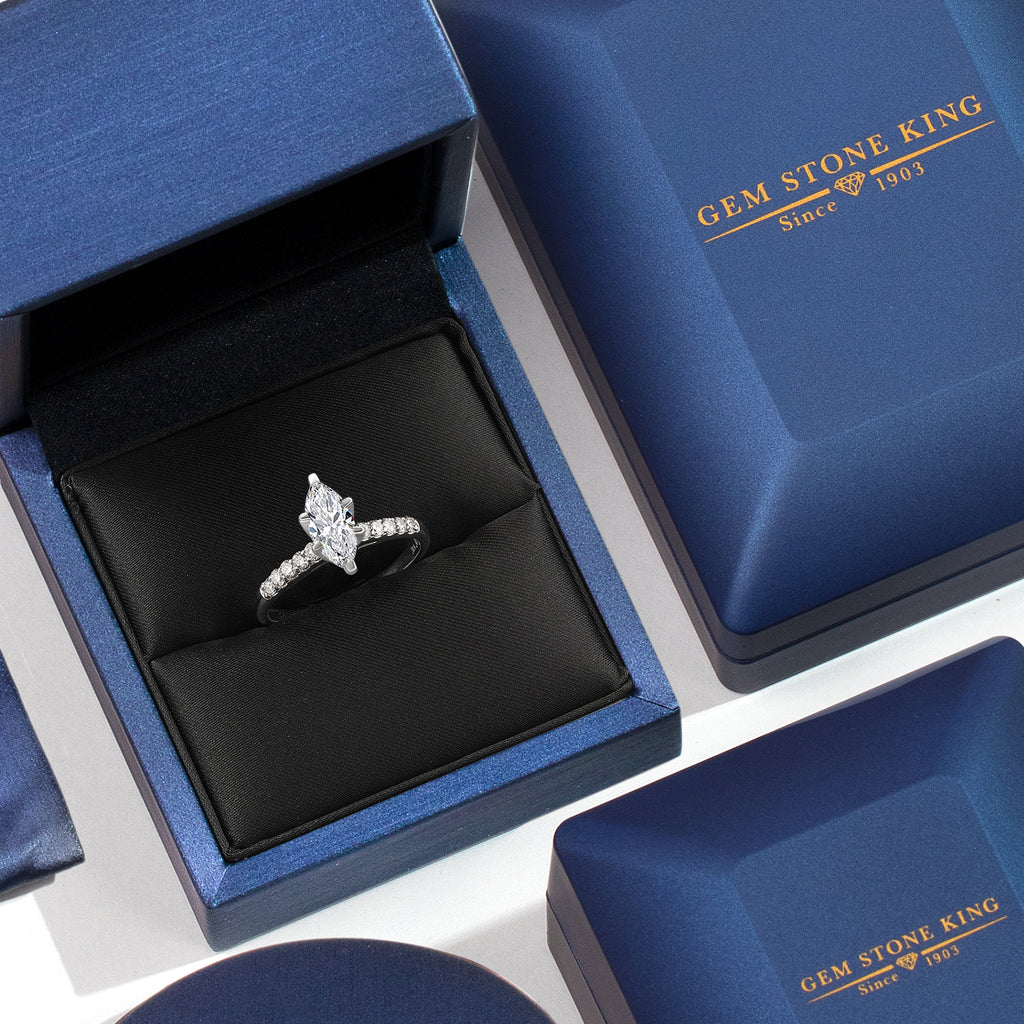 Ring in 10K White Gold