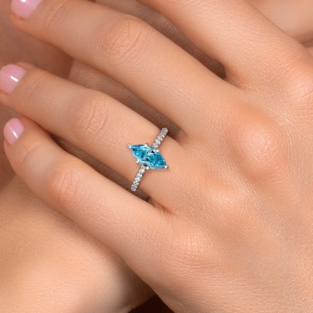 Ring in 10K White Gold