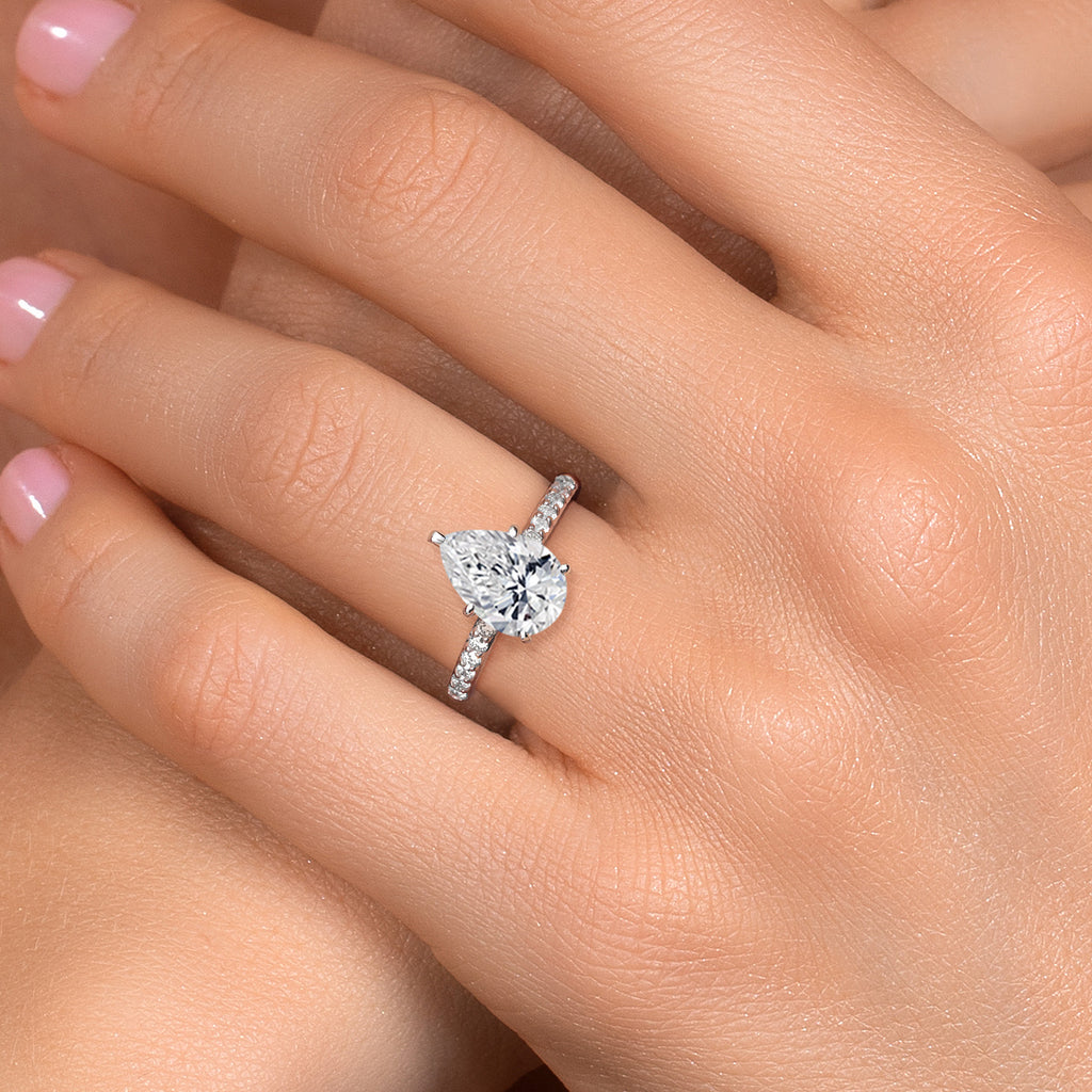 Ring in 10K White Gold