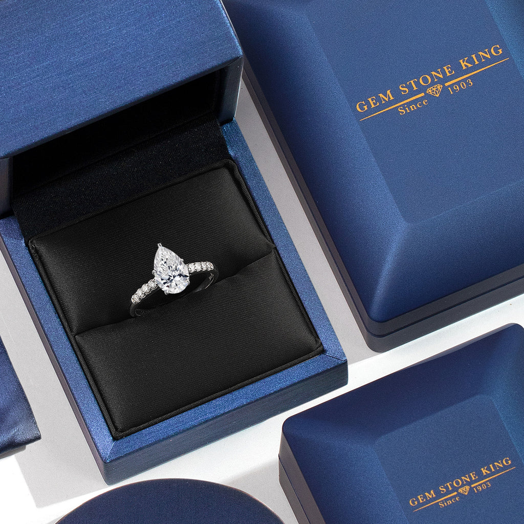 Ring in 10K White Gold