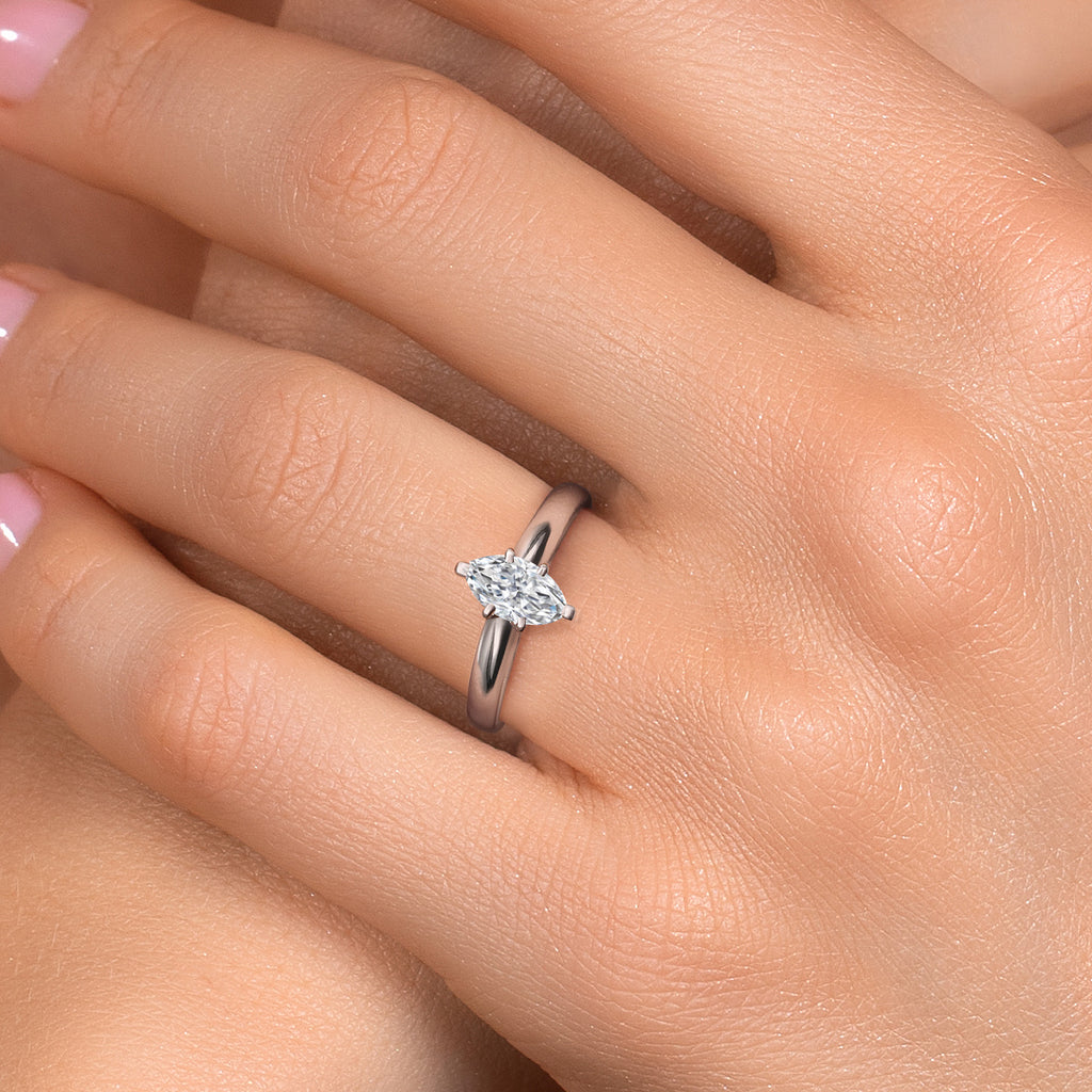 Ring in 10K White Gold