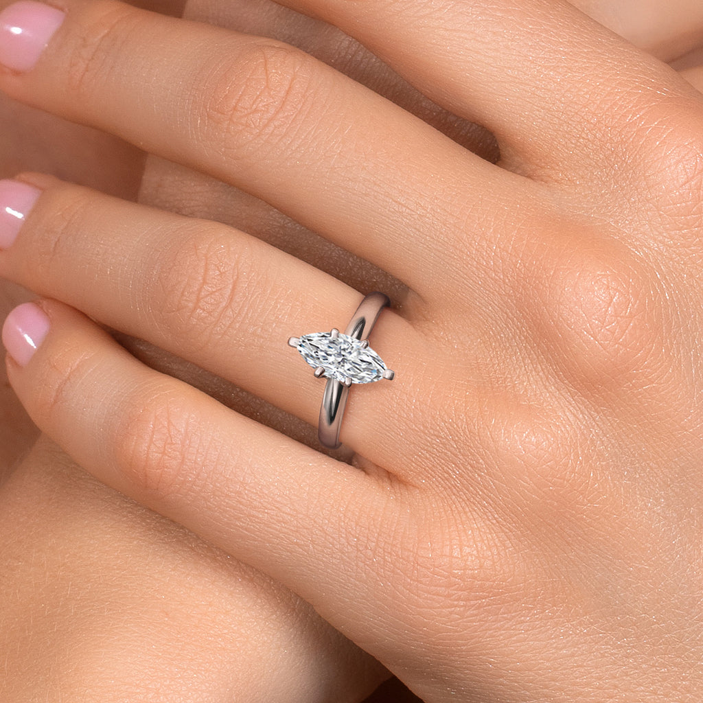 Ring in 10K White Gold
