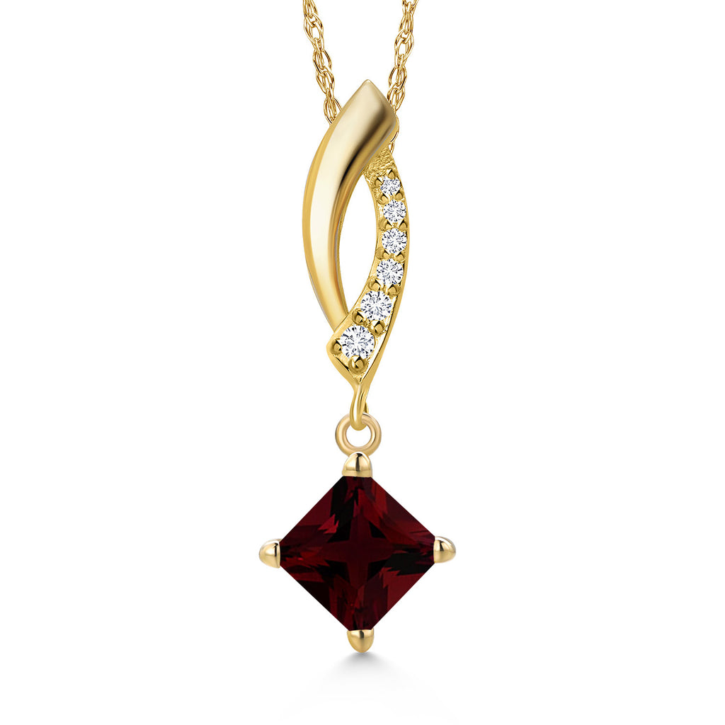 Garnet - January_Pendant in 14K Yellow Gold