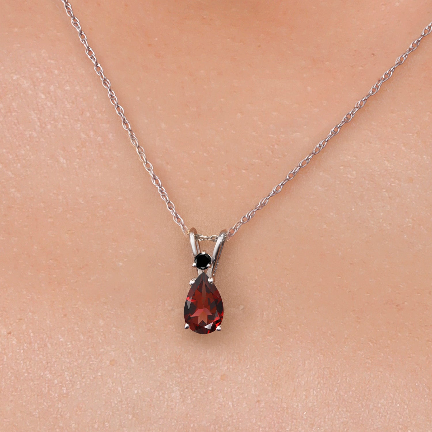Pendant in 14K White Gold