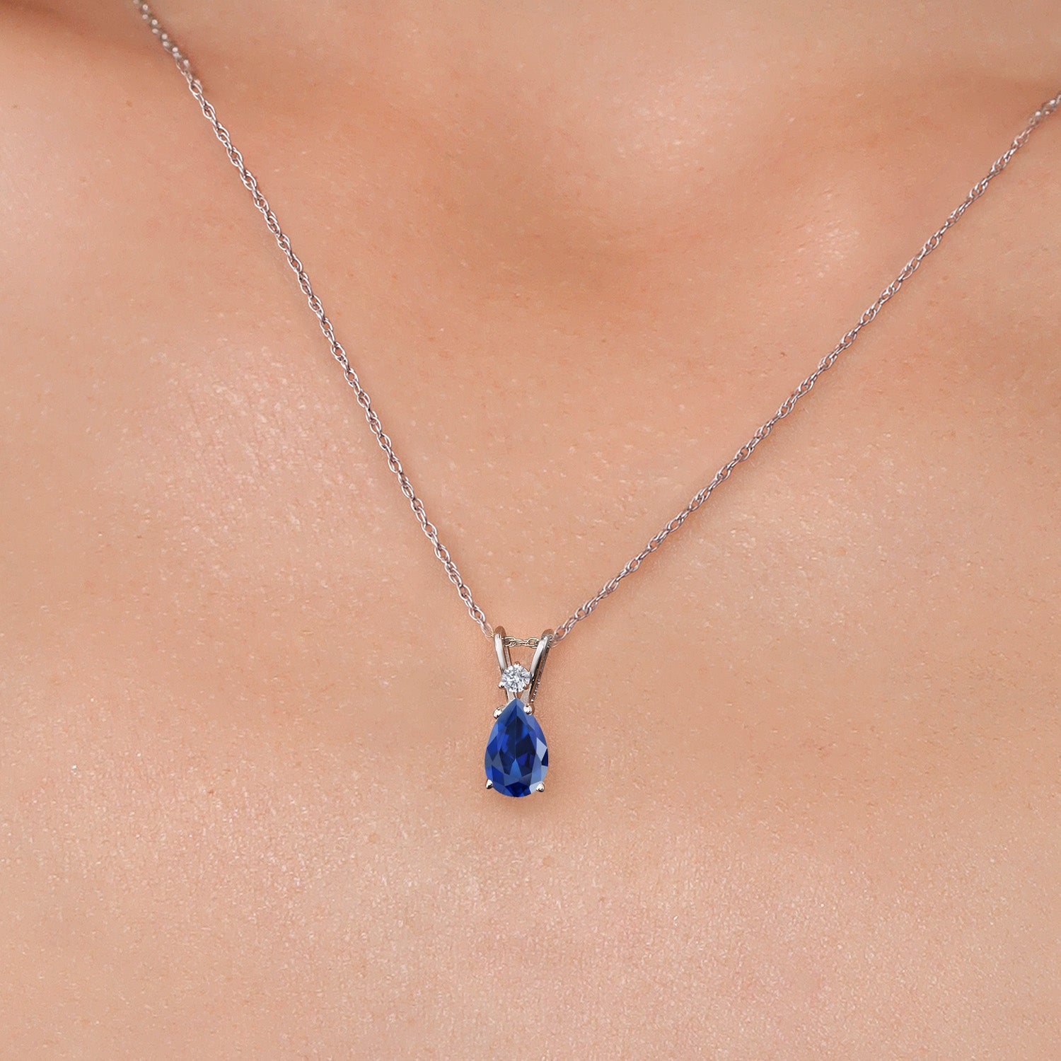 Pendant in 14K White Gold