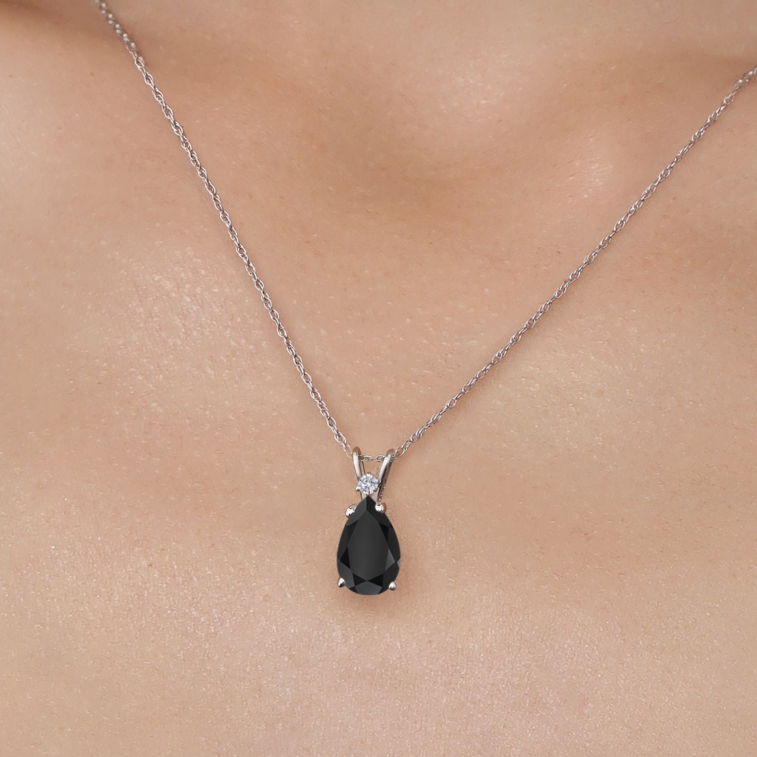 Pendant in 14K White Gold