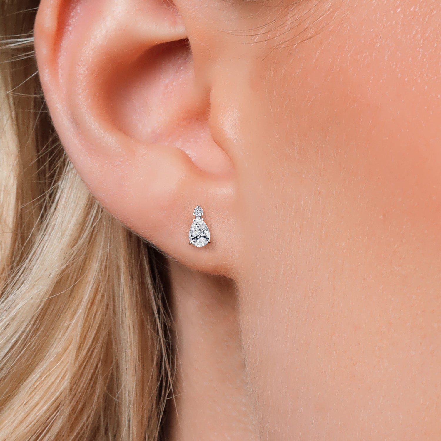 Earrings in 14K White Gold