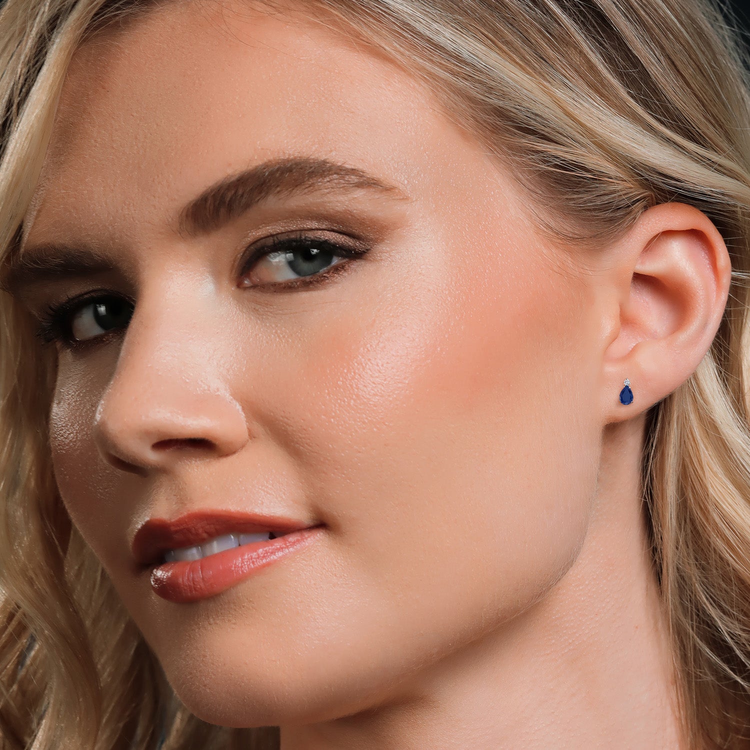 Earrings in 14K White Gold