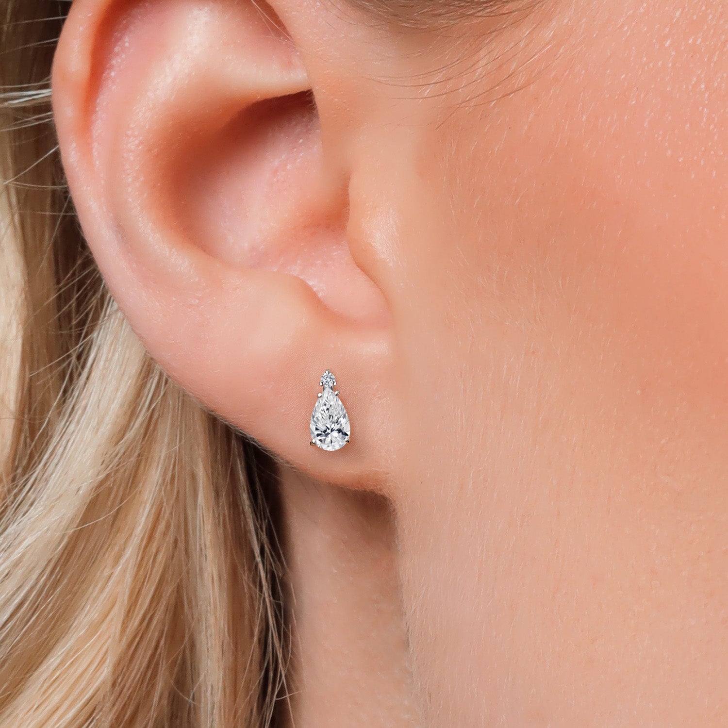 Earrings in 14K White Gold