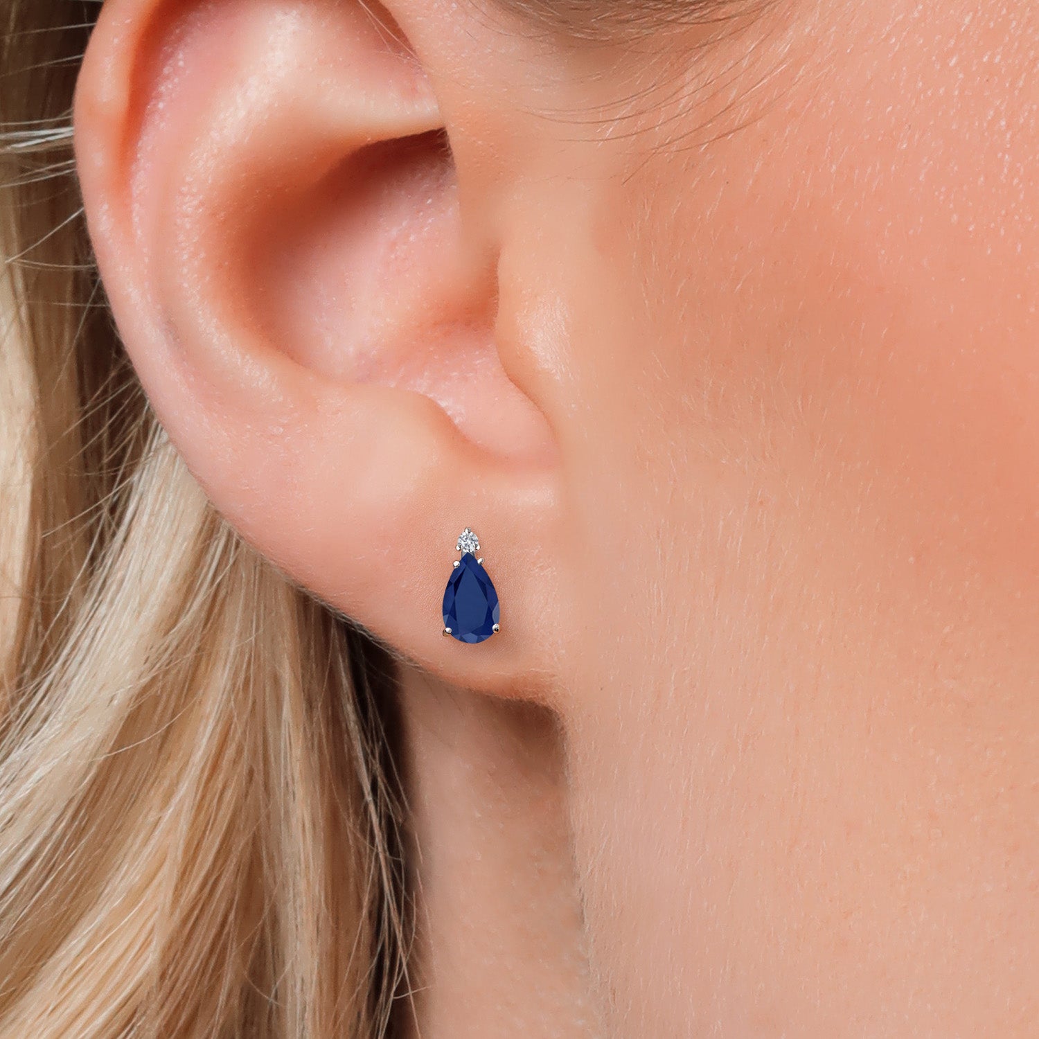 Earrings in 14K White Gold