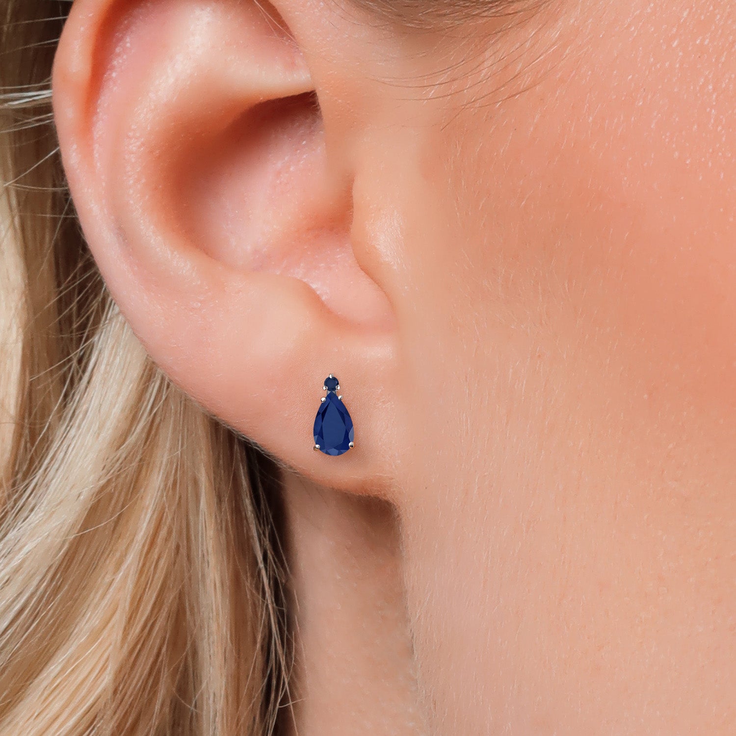 Earrings in 14K White Gold