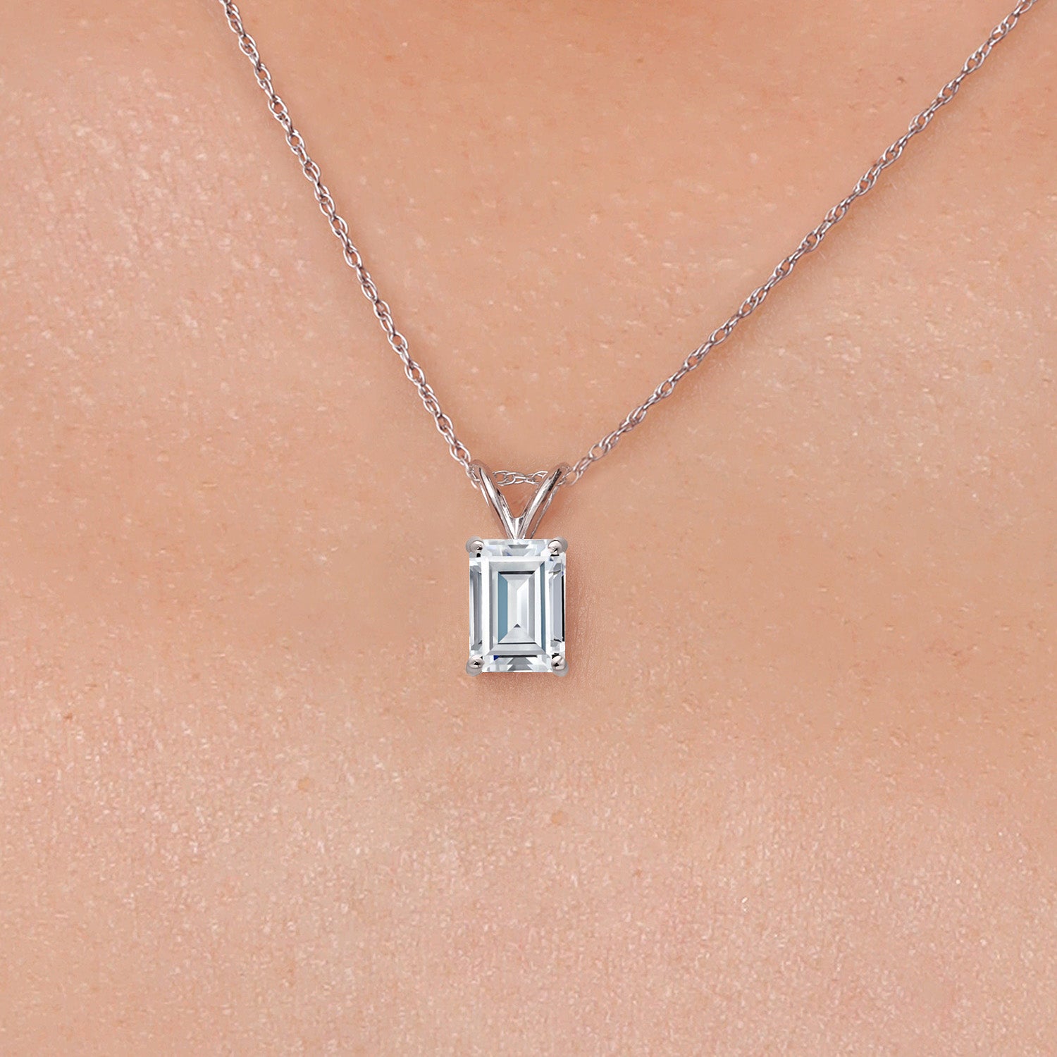 Pendant in 14K White Gold