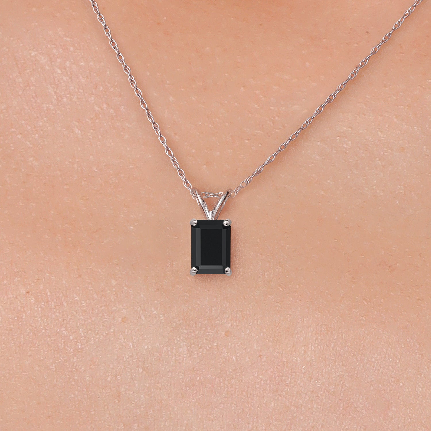 Pendant in 14K White Gold