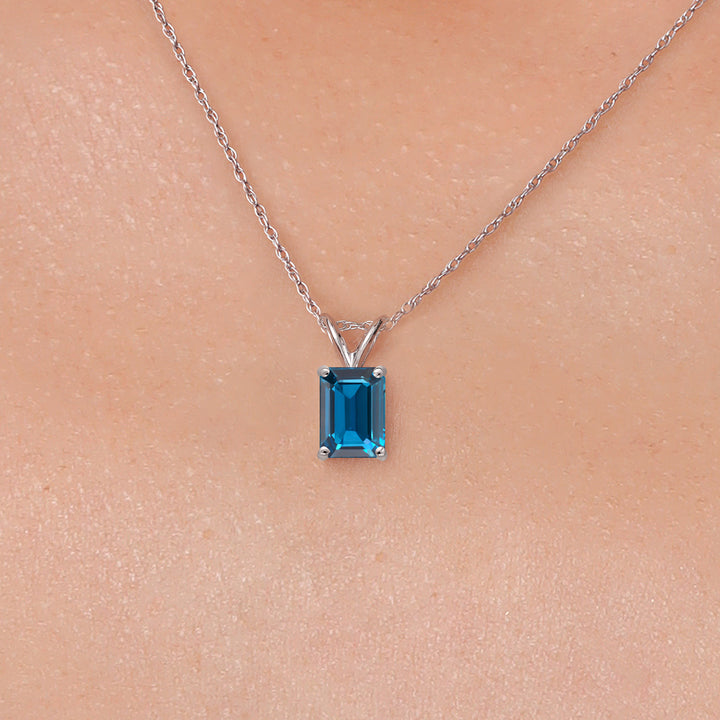 Pendant in 14K White Gold