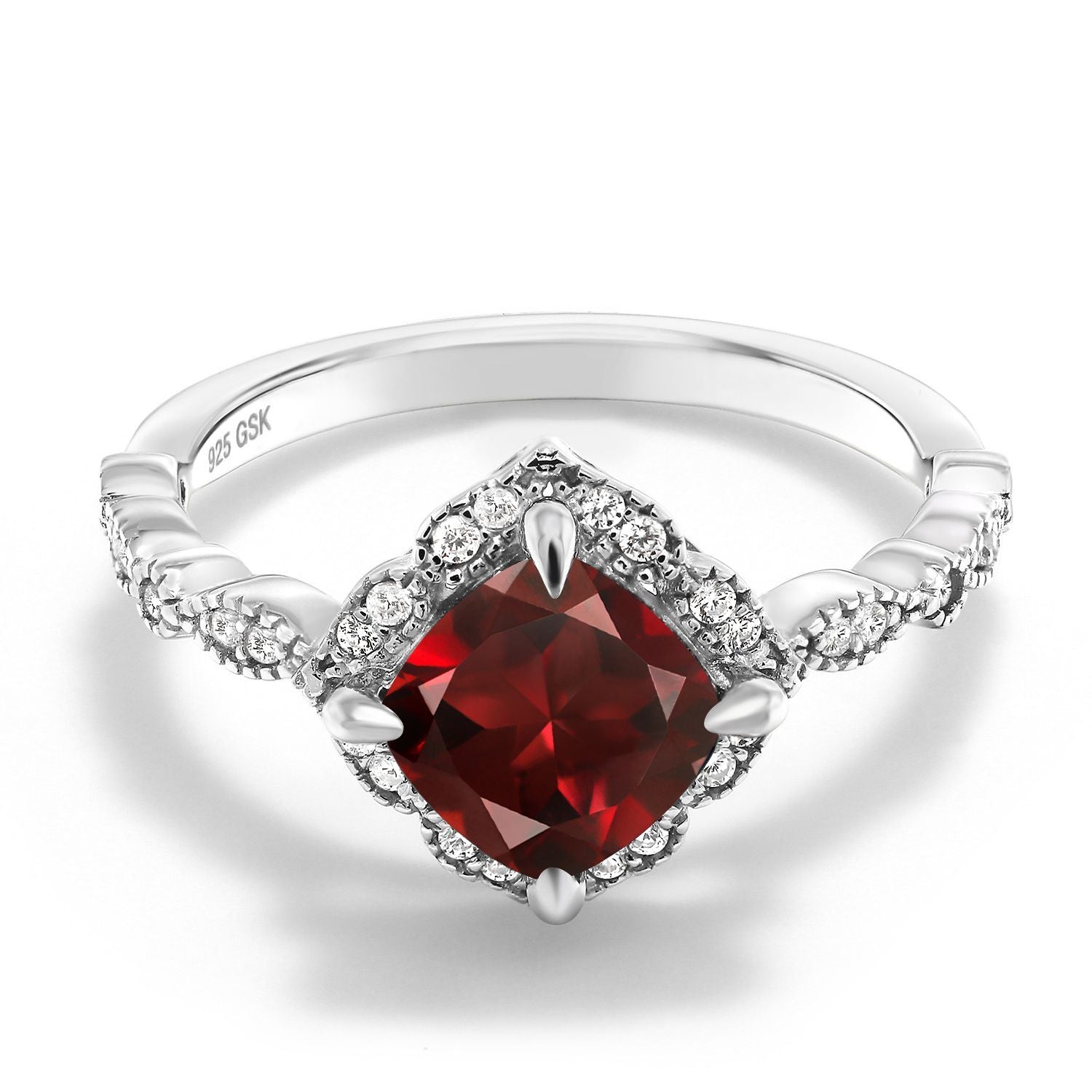 Garnet - January_8_Ring in 925 Sterling Silver